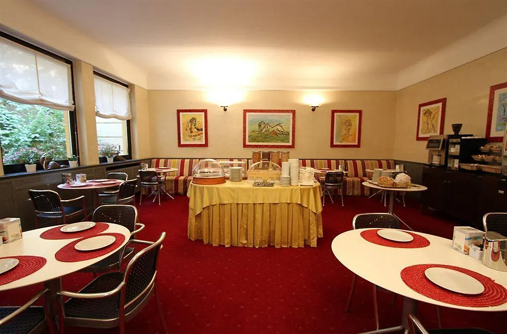 Club Hotel Μιλάνο 3*,